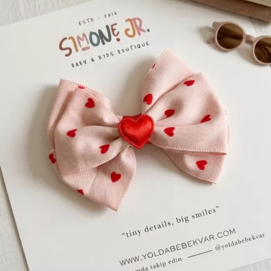 Simone Jr. Kalp Desenli Toz Pembe Büyük Boy Fiyonk Toka